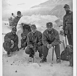 211: Pionieri ed Esploratori a La Thuile costruzione  igloo 001